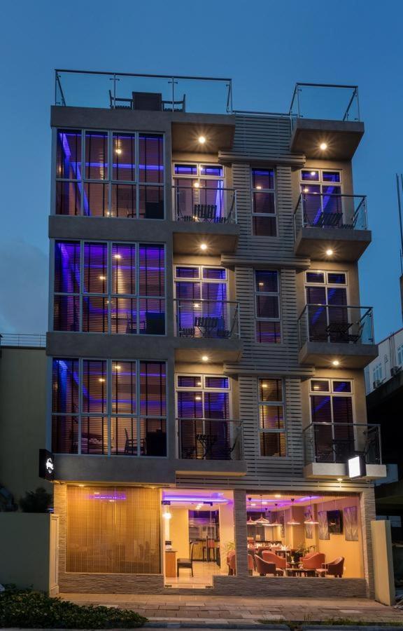 Hôtel Eleven Trees Maldives à Hulhumalé Extérieur photo