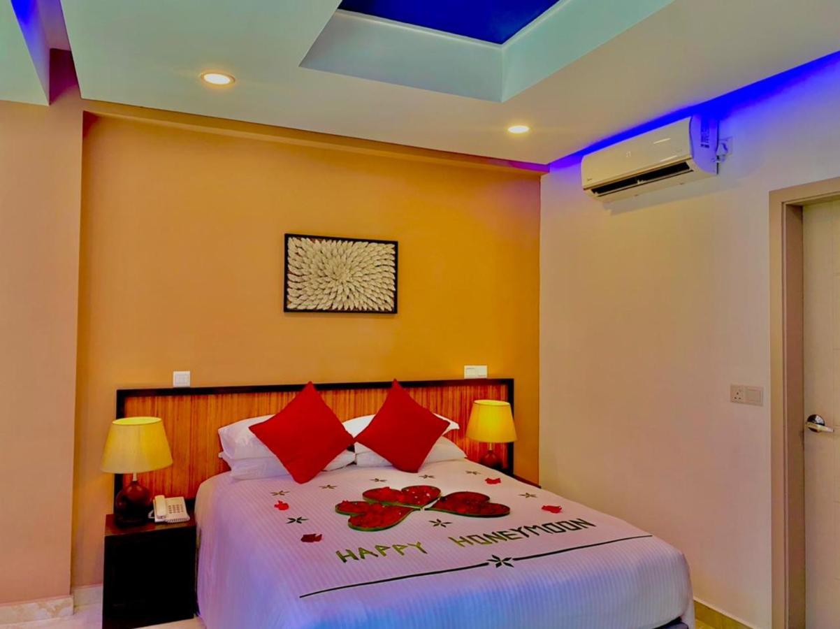 Hôtel Eleven Trees Maldives à Hulhumalé Extérieur photo