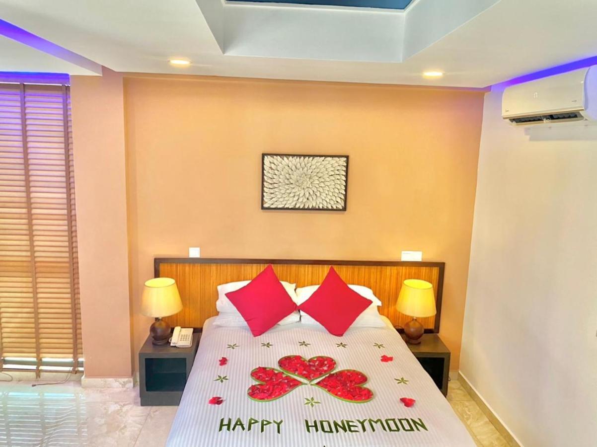 Hôtel Eleven Trees Maldives à Hulhumalé Extérieur photo