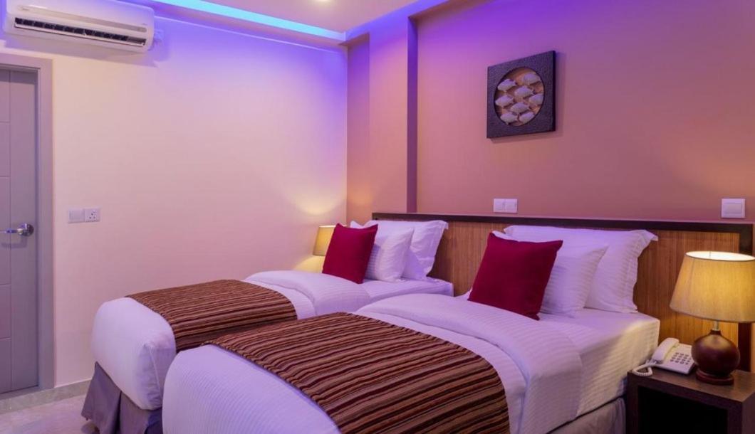 Hôtel Eleven Trees Maldives à Hulhumalé Extérieur photo