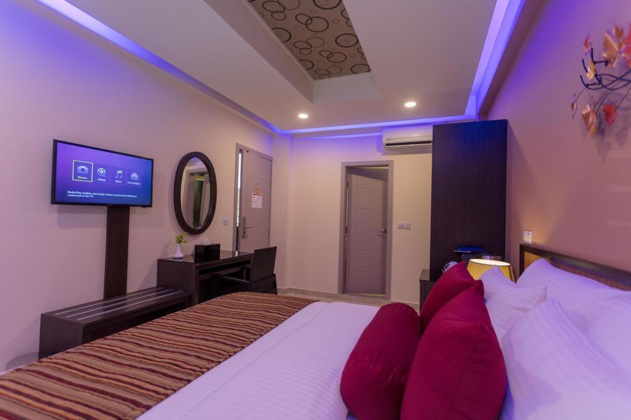 Hôtel Eleven Trees Maldives à Hulhumalé Extérieur photo