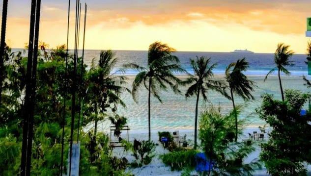 Hôtel Eleven Trees Maldives à Hulhumalé Extérieur photo